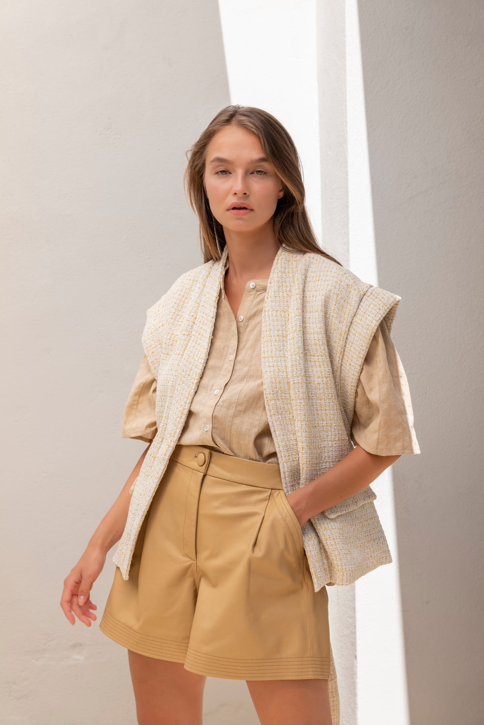 SARI SHORTS WARM SAND