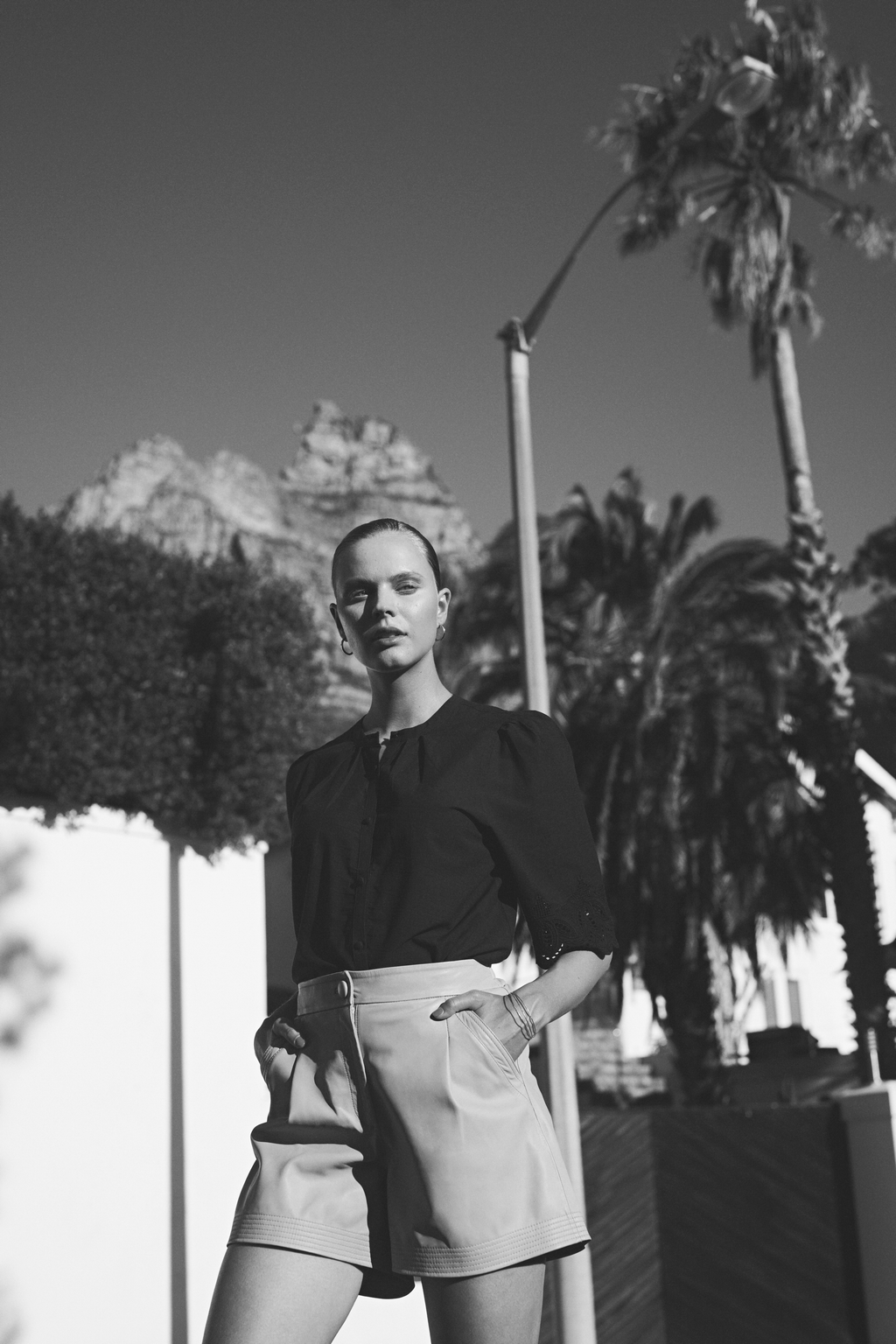 SARI SHORTS WARM SAND