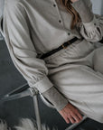 Pelline zand kleurige blouse lichte vleermuismouw